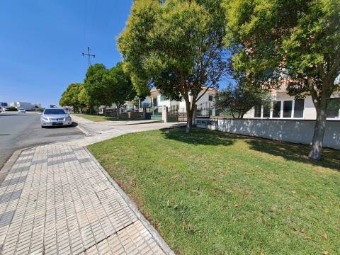 Loja Comercial em Sendim