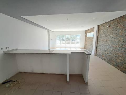 Loja Comercial em Sendim