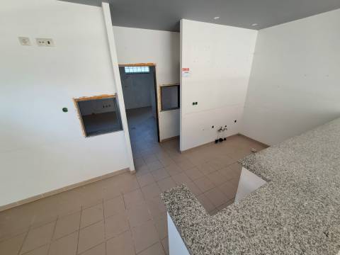 Loja Comercial em Sendim