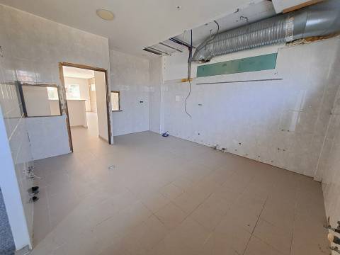 Loja Comercial em Sendim