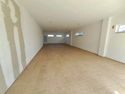 Loja Comercial em Sendim