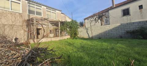 Moradia para Restaurar T3 Venda em Póvoa,Miranda do Douro