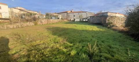 Moradia para Restaurar T3 Venda em Póvoa,Miranda do Douro