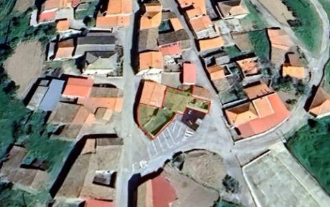 Moradia para restaurar em Teixeira, Miranda do Douro