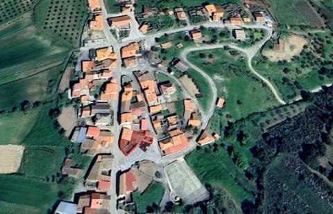 Moradia para restaurar em Teixeira, Miranda do Douro