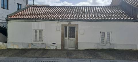Moradia para restaurar T2 em Miranda do Douro