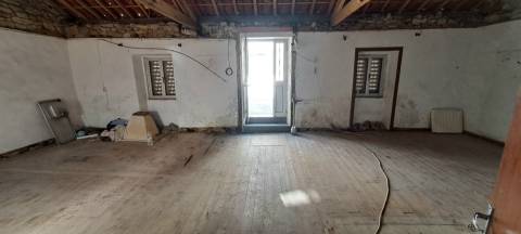 Moradia para restaurar T2 em Miranda do Douro