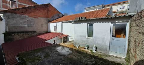 Moradia para restaurar T2 em Miranda do Douro