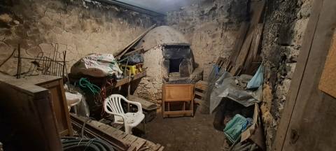 Moradia para restaurar T2 em Miranda do Douro