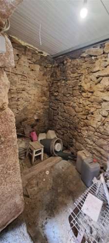 Moradia para restaurar T2 em Miranda do Douro