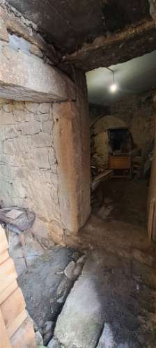 Moradia para restaurar T2 em Miranda do Douro