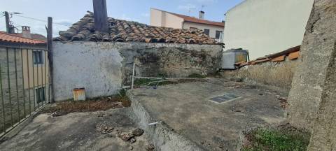 Moradia para restaurar em Sendim