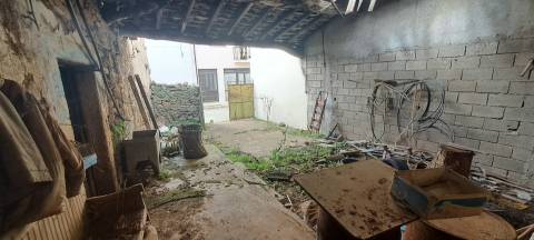 Moradia para restaurar em Sendim