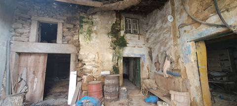 Moradia para restaurar em Sendim