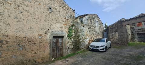 Moradia para restaurar em Sendim