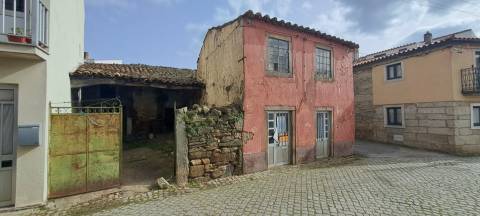 Moradia para restaurar em Sendim