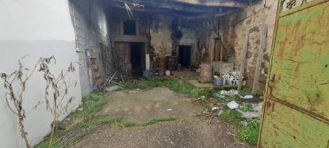 Moradia para restaurar em Sendim