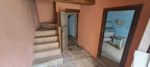 Moradia para restaurar em Sendim