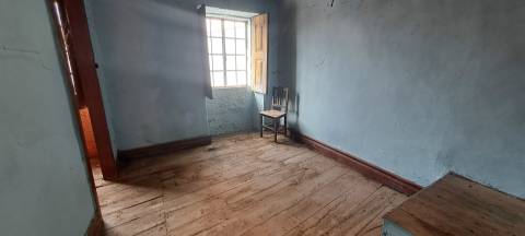 Moradia para restaurar em Sendim