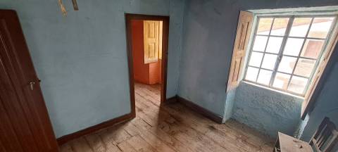 Moradia para restaurar em Sendim