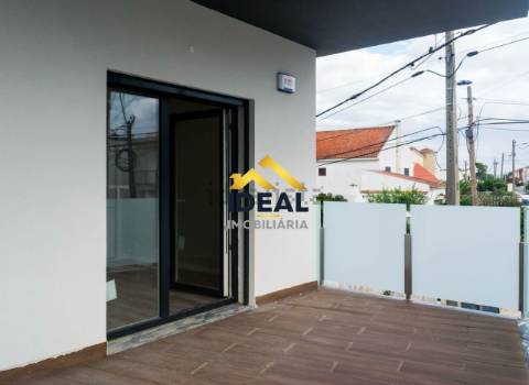 Moradia Geminada T4 DUPLEX Venda em Fernão Ferro,Seixal