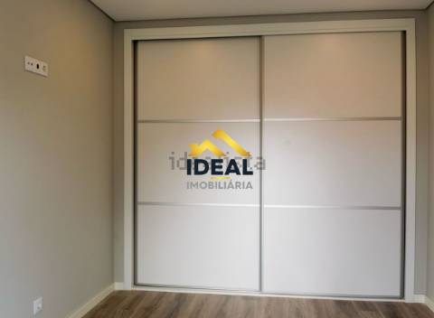 Moradia Geminada T4 DUPLEX Venda em Fernão Ferro,Seixal