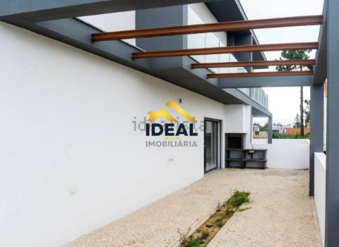 Moradia Geminada T4 DUPLEX Venda em Fernão Ferro,Seixal