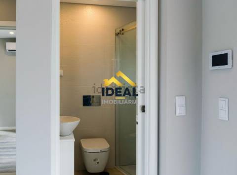 Moradia Geminada T4 DUPLEX Venda em Fernão Ferro,Seixal