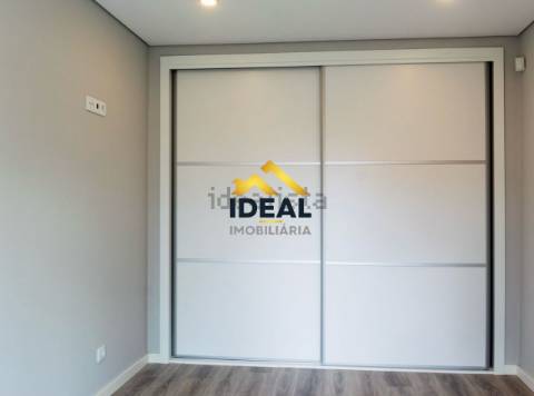 Moradia Geminada T4 DUPLEX Venda em Fernão Ferro,Seixal