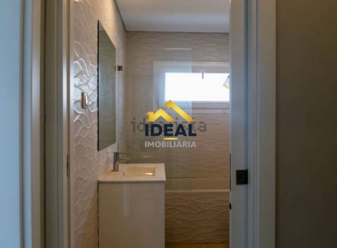 Moradia Geminada T4 DUPLEX Venda em Fernão Ferro,Seixal