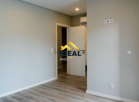 Moradia Geminada T4 DUPLEX Venda em Fernão Ferro,Seixal