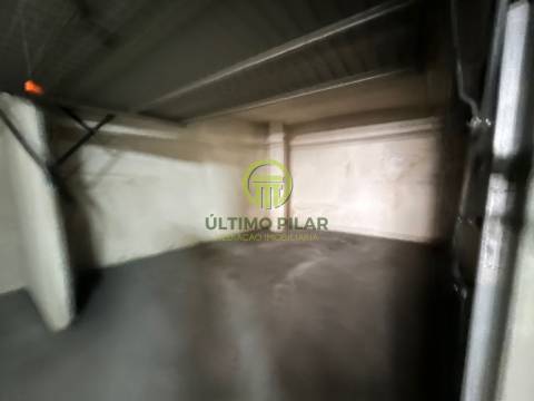 Garagens à Venda em Bragança