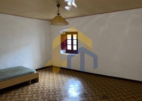 Conjunto habitacional - Moradia T2+1 e Garagem  em São Lourenço de Mamporcão