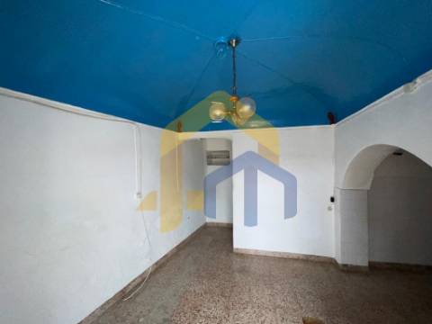 Conjunto habitacional - Moradia T2+1 e Garagem  em São Lourenço de Mamporcão