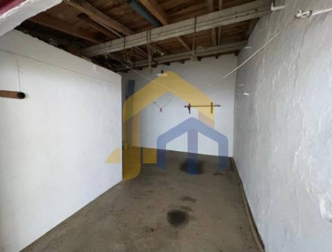 Conjunto habitacional - Moradia T2+1 e Garagem  em São Lourenço de Mamporcão