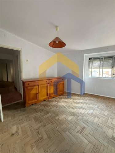 Moradia em Banda com Duas Habitações Independentes – Centro Histórico de Estremoz