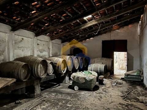 Emblemática Adega Vinhos Ramalho em Estremoz