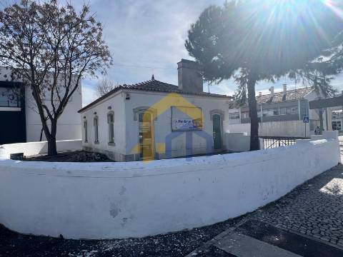 Espaço destinado a Serviços em Estremoz