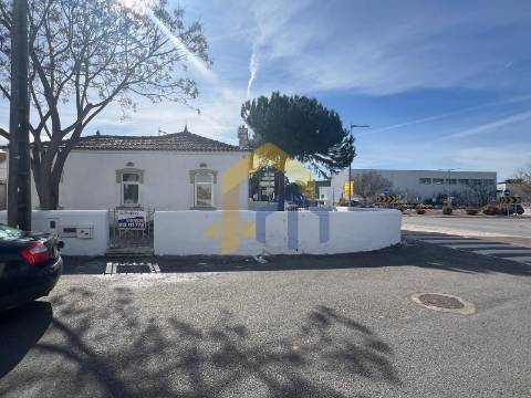 Espaço destinado a Serviços em Estremoz