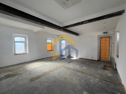 Espaço destinado a Serviços em Estremoz