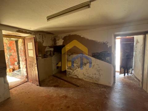 Casa de aldeia com espaço exterior em Bencatel