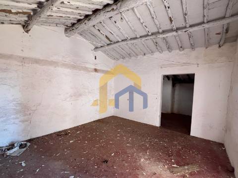 Casa de aldeia com espaço exterior em Bencatel