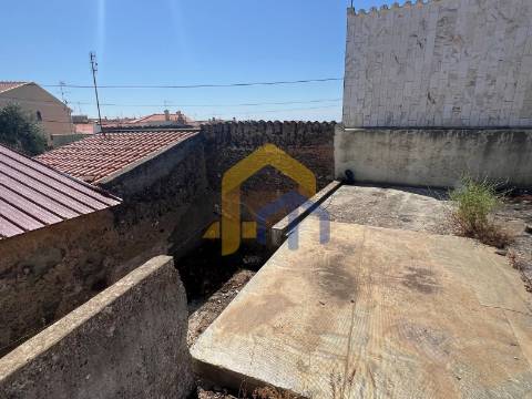 Casa de aldeia com espaço exterior em Bencatel
