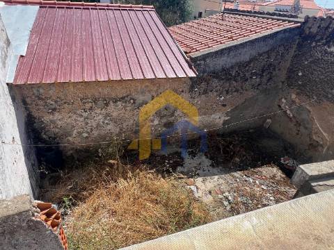 Casa de aldeia com espaço exterior em Bencatel