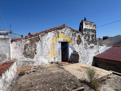 Casa de aldeia com espaço exterior em Bencatel