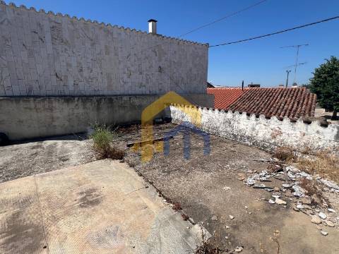 Casa de aldeia com espaço exterior em Bencatel