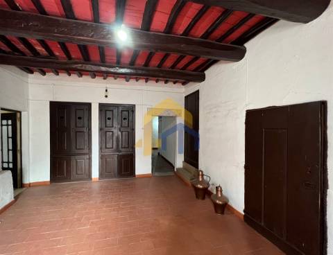 Prédio em Propriedade Total à Venda no Coração de Estremoz