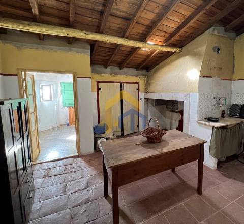 Prédio em Propriedade Total à Venda no Coração de Estremoz