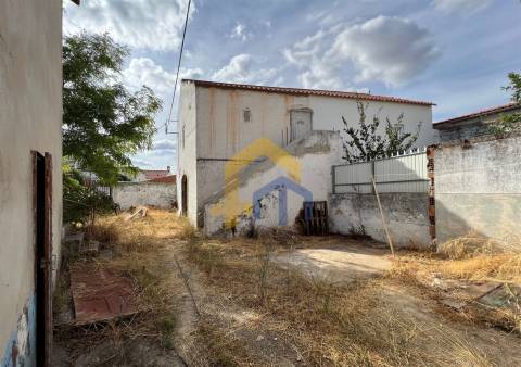 Prédio em Propriedade Total à Venda no Coração de Estremoz
