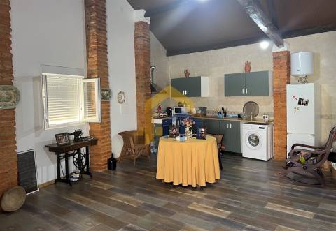 Prédio em Propriedade Total à Venda no Coração de Estremoz